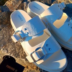 ✨️NEW✨️FOREVER 21 SANDLES